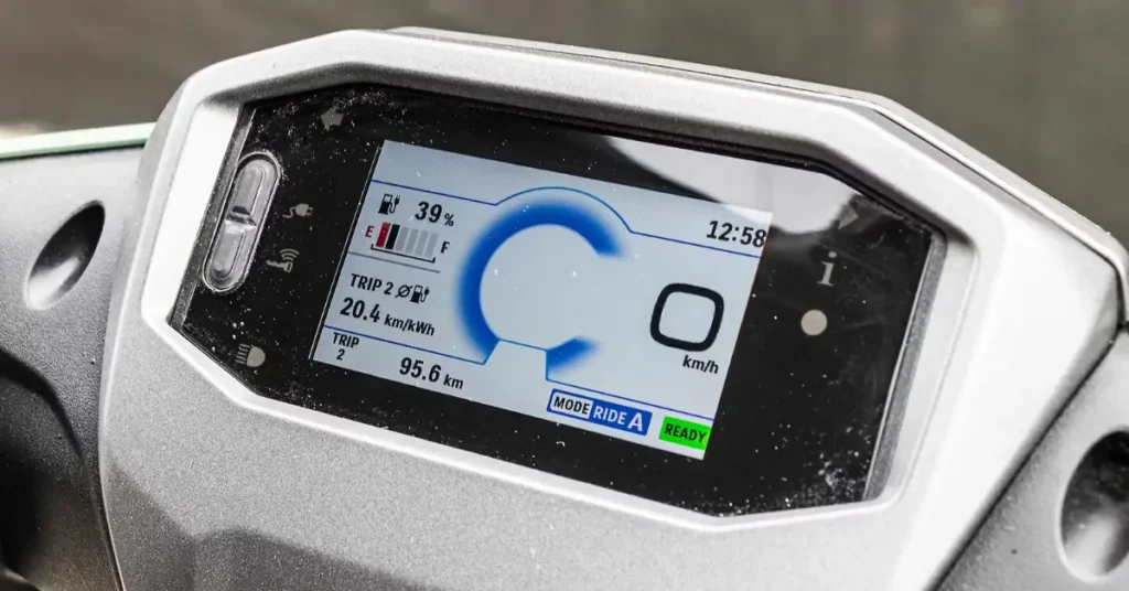Suzuki e Access 2025 display image